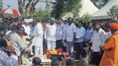 The last rites of the tree-tree Thimmakka were performed in Kalagrama, and Kushalu grove was lit and homage was paid to the tree mother.
