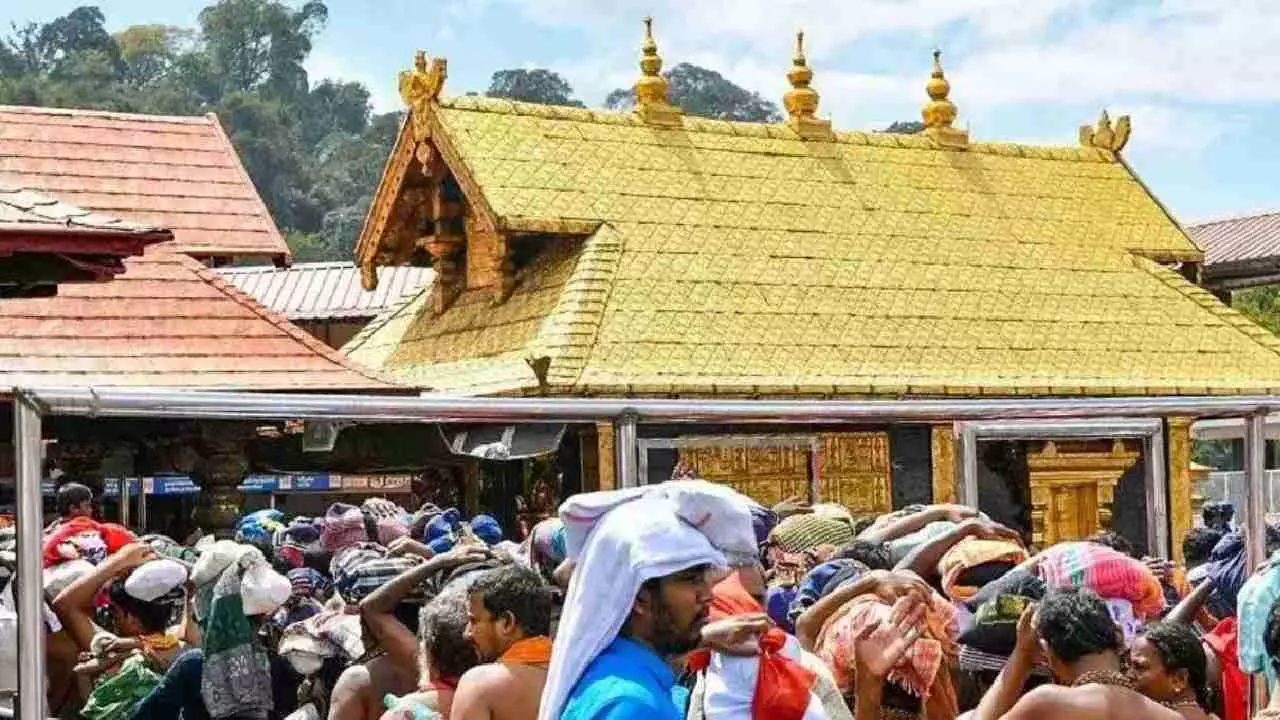 ಶಬರಿಮಲೆ ಚಿನ್ನ ಕಳವು ಪ್ರಕರಣ: ವೈಜ್ಞಾನಿಕ ಪರೀಕ್ಷೆಗಾಗಿ ದೇಗುಲಕ್ಕೆ ಎಸ್ಐಟಿ, ನಾಳೆ ತನಿಖೆ ಶಬರಿಮಲೆ ಚಿನ್ನ ಕಳವು ಪ್ರಕರಣ: ವೈಜ್ಞಾನಿಕ ಪರೀಕ್ಷೆಗಾಗಿ ದೇಗುಲಕ್ಕೆ ಎಸ್ಐಟಿ, ನಾಳೆ ತನಿಖೆ