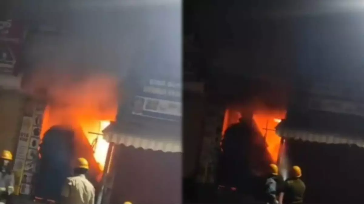 Mobile shop gutted in Bengaluru Goods worth lakhs destroyed due to short circuit Mobile shop gutted in Bengaluru Goods worth lakhs destroyed due to short circuit
