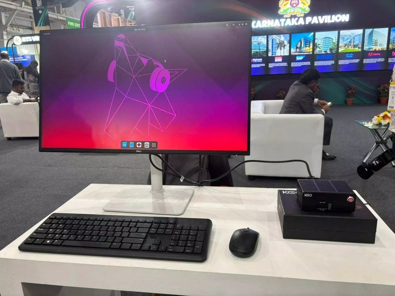 ಕರ್ನಾಟಕ ಸರ್ಕಾರದ ಎಐ ಚಾಲಿತ ಅಗ್ಗದ ಬೆಲೆಯ ಕಂಪ್ಯೂಟರ್ಗೆ 18,999 ರೂ. ಇಲ್ಲಿದೆ ಎಲ್ಲ ವಿವರ... ಕರ್ನಾಟಕ ಸರ್ಕಾರದ ಎಐ ಚಾಲಿತ ಅಗ್ಗದ ಬೆಲೆಯ ಕಂಪ್ಯೂಟರ್ಗೆ 18,999 ರೂ. ಇಲ್ಲಿದೆ ಎಲ್ಲ ವಿವರ...