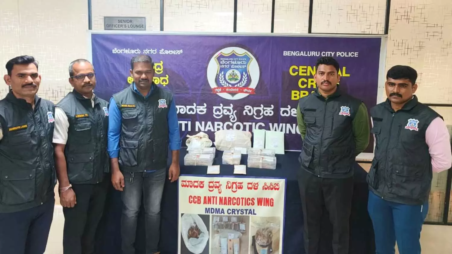 ಸಿಸಿಬಿಯಿಂದ ಡ್ರಗ್ಸ್ ಬೇಟೆ: 7 ಕೋಟಿ ರೂ.ಗಿಂತ ಅಧಿಕ ಮೌಲ್ಯದ ಮಾದಕ ವಸ್ತು ಜಪ್ತಿ ಸಿಸಿಬಿಯಿಂದ ಡ್ರಗ್ಸ್ ಬೇಟೆ: 7 ಕೋಟಿ ರೂ.ಗಿಂತ ಅಧಿಕ ಮೌಲ್ಯದ ಮಾದಕ ವಸ್ತು ಜಪ್ತಿ