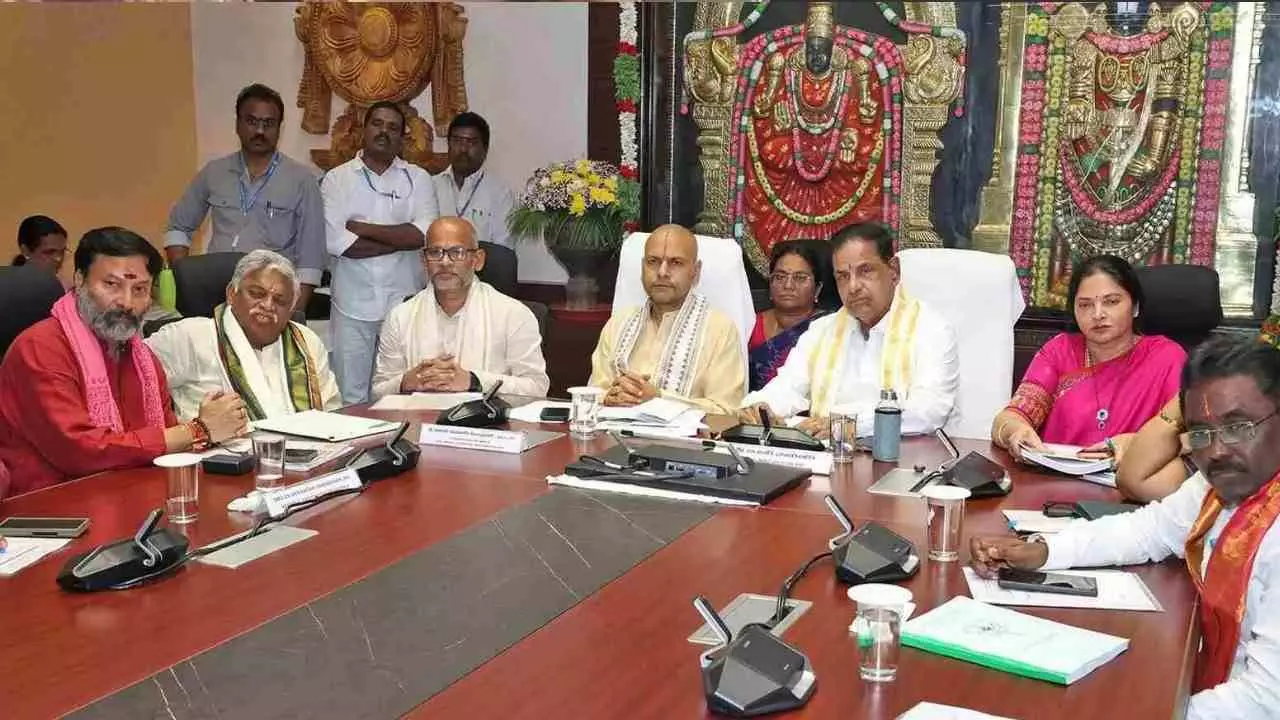 ತಿರುಮಲ ವೈಕುಂಠ ದ್ವಾರ ದರ್ಶನ: ಕಾಲ್ತುಳಿತ ತಪ್ಪಿಸಲು ಆನ್ಲೈನ್ನಲ್ಲಿ ಮಾತ್ರ ಟೋಕನ್! ತಿರುಮಲ ವೈಕುಂಠ ದ್ವಾರ ದರ್ಶನ: ಕಾಲ್ತುಳಿತ ತಪ್ಪಿಸಲು ಆನ್ಲೈನ್ನಲ್ಲಿ ಮಾತ್ರ ಟೋಕನ್!