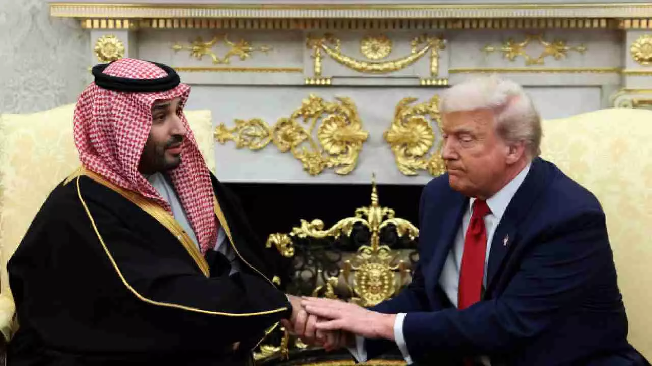 ಇಸ್ರೇಲ್ನಂತೆ ಸೌದಿ ಅರೇಬಿಯಾಕ್ಕೂ ಎಫ್- 35 ಯುದ್ಧ ವಿಮಾನ: ಟ್ರಂಪ್ ಘೋಷಣೆ ಇಸ್ರೇಲ್ನಂತೆ ಸೌದಿ ಅರೇಬಿಯಾಕ್ಕೂ ಎಫ್- 35 ಯುದ್ಧ ವಿಮಾನ: ಟ್ರಂಪ್ ಘೋಷಣೆ