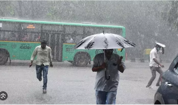 ಬಂಗಾಳಕೊಲ್ಲಿಯಲ್ಲಿ ವಾಯುಭಾರ ಕುಸಿತ ಎಫೆಕ್ಟ್: ಬೆಂಗಳೂರಿಗೆ ಮಳೆಯ ಸಿಂಚನ ಬಂಗಾಳಕೊಲ್ಲಿಯಲ್ಲಿ ವಾಯುಭಾರ ಕುಸಿತ ಎಫೆಕ್ಟ್: ಬೆಂಗಳೂರಿಗೆ ಮಳೆಯ ಸಿಂಚನ