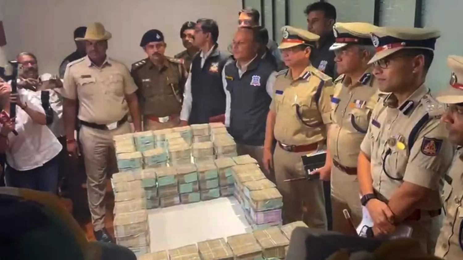 ಮದ್ಯದ ಪಾರ್ಟಿಯಲ್ಲಿ ಹುಟ್ಟಿತ್ತು 7 ಕೋಟಿ ದರೋಡೆ ಪ್ಲಾನ್: ಖಾಕಿ ಹಾಕಿಕೊಂಡೆ ಸ್ಕೆಚ್​ ಹಾಕಿದ್ದ ಪೊಲೀಸ್​​!