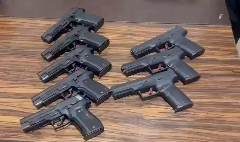 Delhi Police Bust ISI-Linked International Arms Smuggling Racket; High-Tech Pistols Seized Delhi Police Bust ISI-Linked International Arms Smuggling Racket; High-Tech Pistols Seized