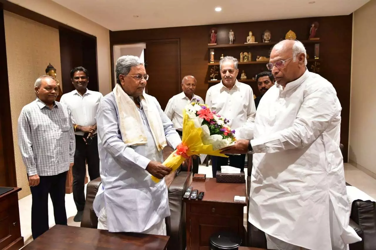 ಹೈಕಮಾಂಡ್ ನಿರ್ಧಾರವೇ ಅಂತಿಮ, ನಾವೆಲ್ಲರೂ ತಲೆಬಾಗಲೇಬೇಕು: ಸಿಎಂ ಸಿದ್ದರಾಮಯ್ಯ ಹೈಕಮಾಂಡ್ ನಿರ್ಧಾರವೇ ಅಂತಿಮ, ನಾವೆಲ್ಲರೂ ತಲೆಬಾಗಲೇಬೇಕು: ಸಿಎಂ ಸಿದ್ದರಾಮಯ್ಯ