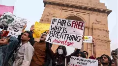 Delhi Air Pollution Worsens: AQI Remains in ‘Very Poor’ Category as Cold Wave Intensifies