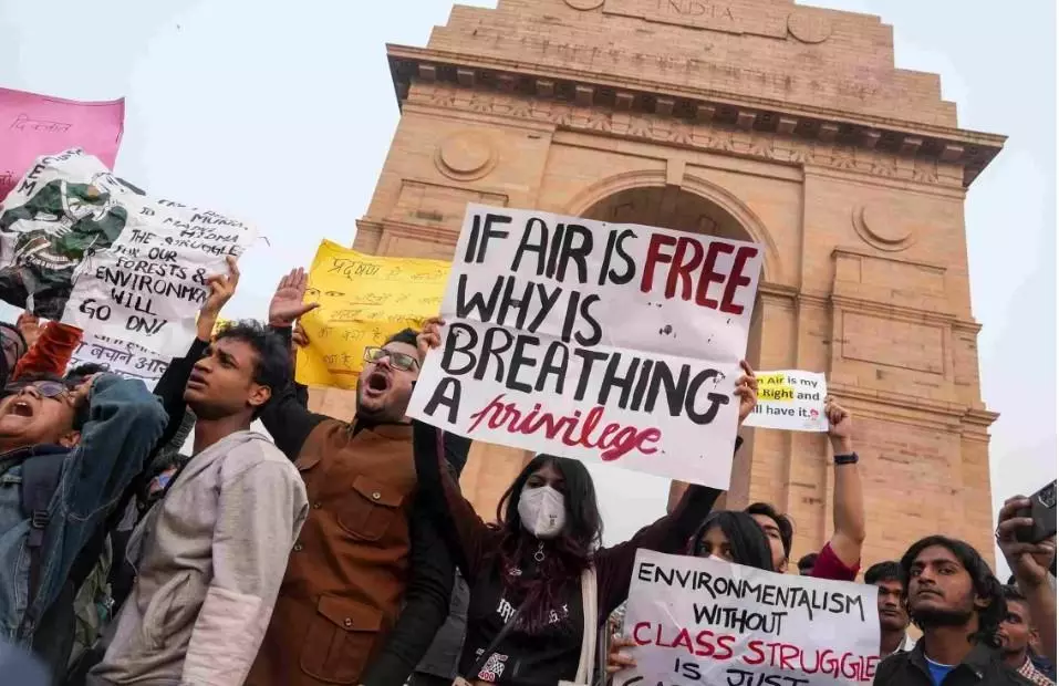 Delhi Air Pollution Worsens: AQI Remains in ‘Very Poor’ Category as Cold Wave Intensifies