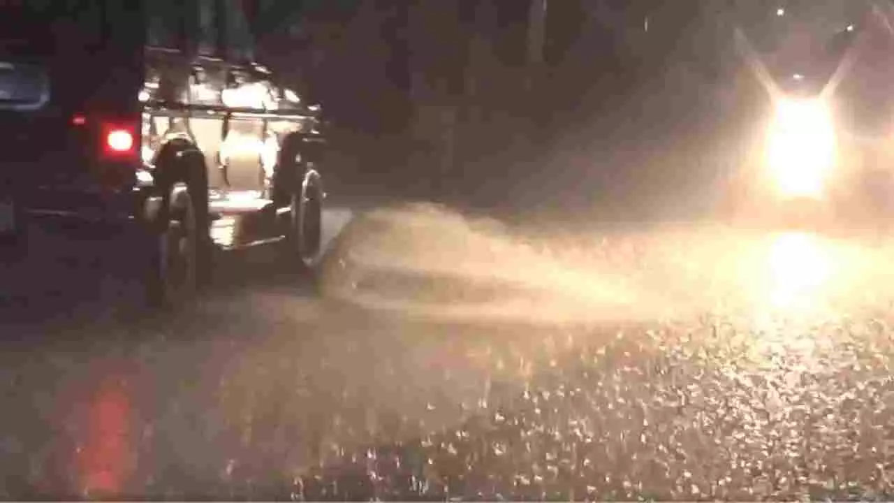 ತಮಿಳುನಾಡಿನಲ್ಲಿ ವರುಣಾರ್ಭಟ: ಒಂದು ಸಾವು, 13 ಜಿಲ್ಲೆಗಳ ಶಾಲೆಗಳಿಗೆ ರಜೆ ಘೋಷಣೆ