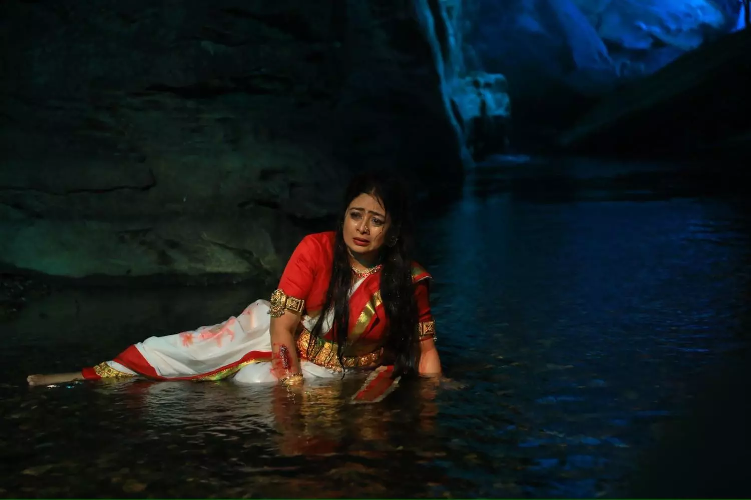 ಸಾಮಾಜಿಕ ಮಾಧ್ಯಮದ ವಿವಾದಗಳ ನಡುವೆ ಕೊರಗಜ್ಜ ಸಿನಿಮಾದ ಗುಳಿಗಾ...ಗುಳಿಗಾ ಹಾಡಿಗೆ ದೈವದ ಒಪ್ಪಿಗೆ ಸಾಮಾಜಿಕ ಮಾಧ್ಯಮದ ವಿವಾದಗಳ ನಡುವೆ ಕೊರಗಜ್ಜ ಸಿನಿಮಾದ ಗುಳಿಗಾ...ಗುಳಿಗಾ ಹಾಡಿಗೆ ದೈವದ ಒಪ್ಪಿಗೆ