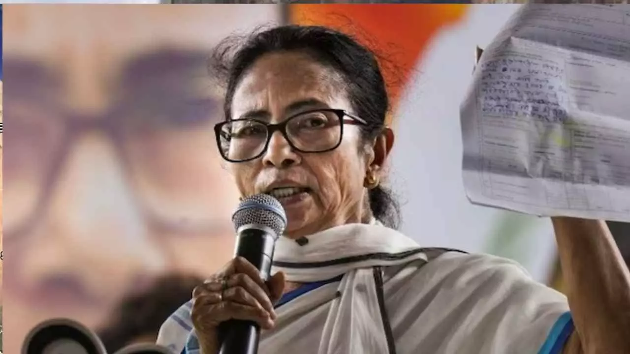 ಬಂಗಾಳದಲ್ಲಿ ನನ್ನನ್ನು ಮುಟ್ಟಿದರೆ ಇಡೀ ದೇಶವನ್ನೇ ಅಲ್ಲಾಡಿಸುತ್ತೇನೆ: ಬಿಜೆಪಿ ವಿರುದ್ಧ ಮಮತಾ ಬ್ಯಾನರ್ಜಿ ಗುಡುಗು