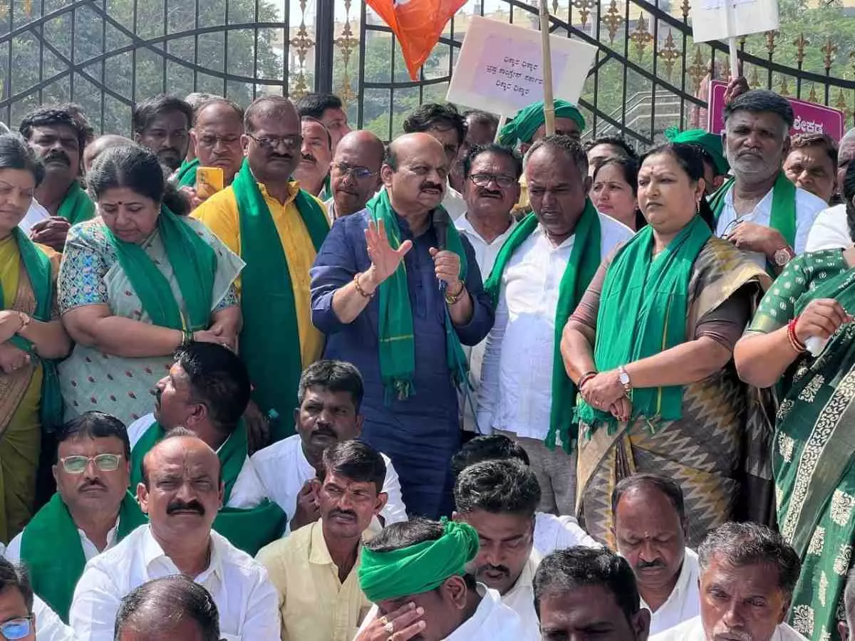 Fight for the throne | CM-DCM cold war; Possibility of a new face: MP Bommai Fight for the throne | CM-DCM cold war; Possibility of a new face: MP Bommai