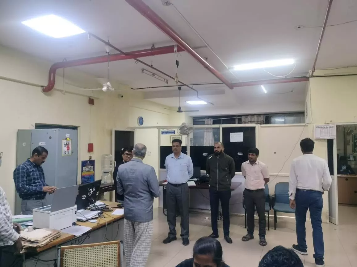 ಕಡತ ಇದ್ದರೂ ನಾಪತ್ತೆ ಎಂದು ನಾಟಕವಾಡಿದ ಅಧಿಕಾರಿಗಳು: ಲೋಕಾಯುಕ್ತ ದಾಳಿಯಲ್ಲಿ ಪತ್ತೆ