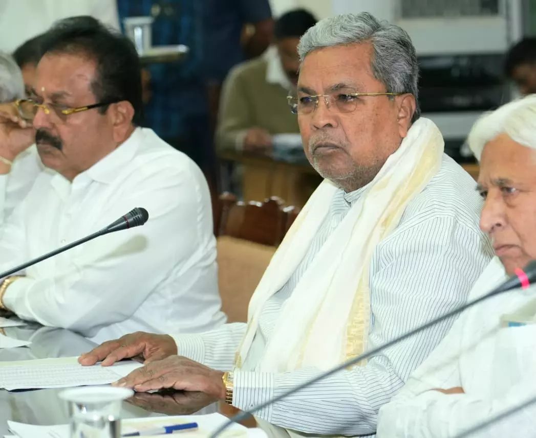 ರೈತರಿಂದಲೇ ನೇರವಾಗಿ ಮೆಕ್ಕೆಜೋಳ ಖರೀದಿಸಲು ಡಿಸ್ಟಿಲರಿಗಳಿಗೆ ಸಿಎಂ ಸೂಚನೆ ರೈತರಿಂದಲೇ ನೇರವಾಗಿ ಮೆಕ್ಕೆಜೋಳ ಖರೀದಿಸಲು ಡಿಸ್ಟಿಲರಿಗಳಿಗೆ ಸಿಎಂ ಸೂಚನೆ