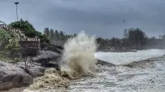 Cyclone ‘Ditva’ Threatens Tamil Nadu: Red Alert Issued as Heavy Rains Expected
