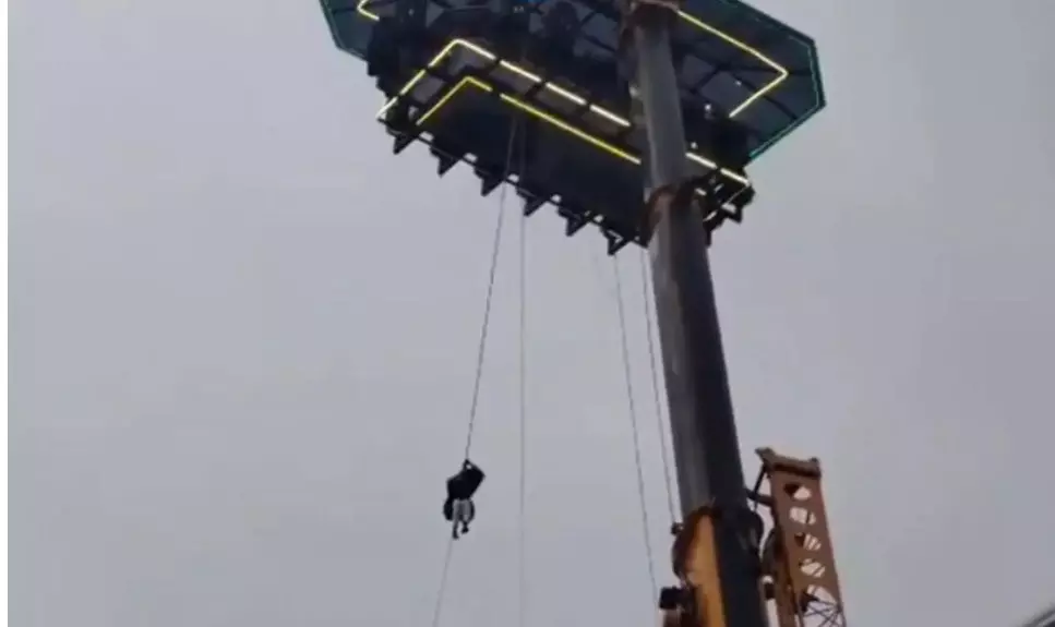 ಕೇರಳದಲ್ಲಿ ಸ್ಕೈ ಡೈನಿಂಗ್ ಅವಘಡ: 150 ಅಡಿ ಎತ್ತರದಲ್ಲಿ ಸಿಲುಕಿದ ಪ್ರವಾಸಿಗರು, ಕ್ರೇನ್ ಮಾಲೀಕರ ವಿರುದ್ಧ ಕೇಸ್