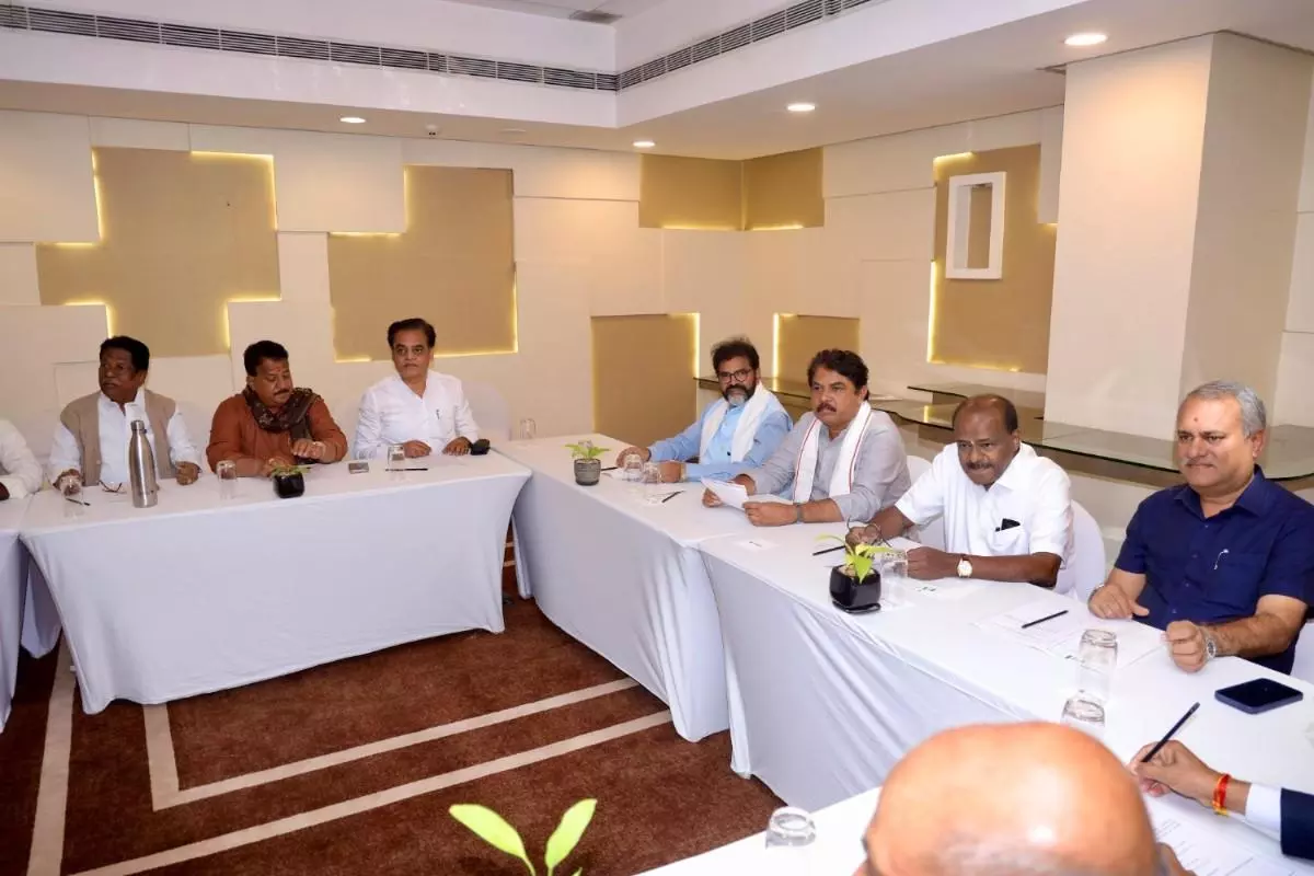 Minister HDK appeals to Swamijis not to be politically obsessed with religious leaders Minister HDK appeals to Swamijis not to be politically obsessed with religious leaders