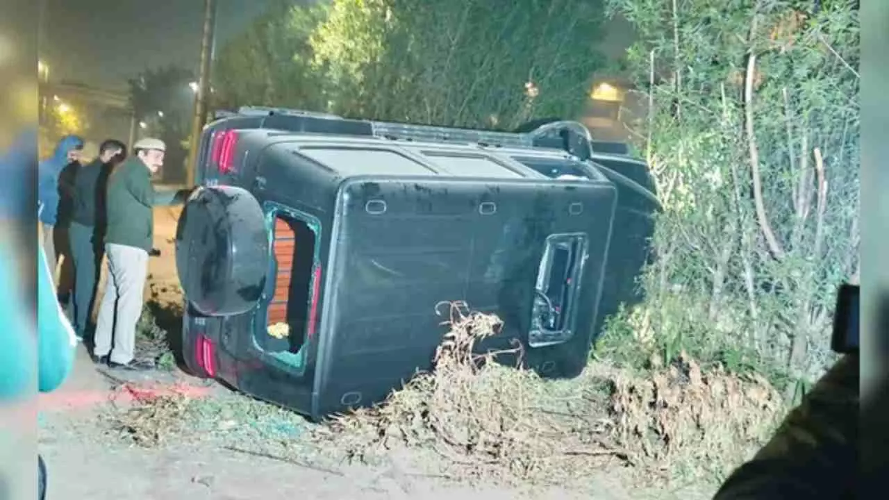 ದೆಹಲಿಯಲ್ಲಿ ಮರ್ಸಿಡಿಸ್ ಕಾರು ಹರಿದು ಹೋಟೆಲ್ ಸಿಬ್ಬಂದಿ ಸಾವು ದೆಹಲಿಯಲ್ಲಿ ಮರ್ಸಿಡಿಸ್ ಕಾರು ಹರಿದು ಹೋಟೆಲ್ ಸಿಬ್ಬಂದಿ ಸಾವು