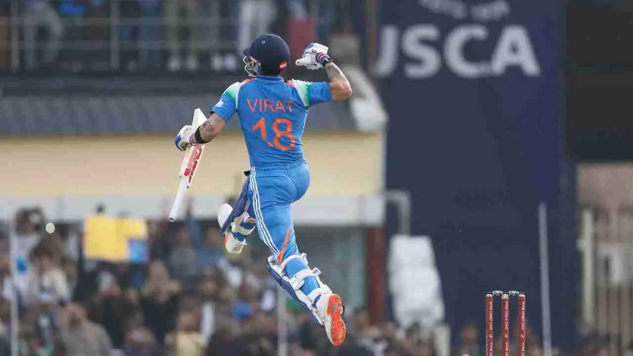 ರಾಂಚಿಯಲ್ಲಿ ವಿರಾಟ್ ಕೊಹ್ಲಿ ಅಬ್ಬರ: 52ನೇ ಶತಕ ಸಿಡಿಸಿ ಸಚಿನ್ ದಾಖಲೆ ಮುರಿದ ರನ್ ಮಷೀನ್ ರಾಂಚಿಯಲ್ಲಿ ವಿರಾಟ್ ಕೊಹ್ಲಿ ಅಬ್ಬರ: 52ನೇ ಶತಕ ಸಿಡಿಸಿ ಸಚಿನ್ ದಾಖಲೆ ಮುರಿದ ರನ್ ಮಷೀನ್