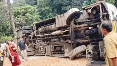 ಉತ್ತರ ಕನ್ನಡದಲ್ಲಿ ಮಕ್ಕಳ ಶಾಲಾ ಬಸ್ ಪಲ್ಟಿ; ಮೈಸೂರಿನ ವಿದ್ಯಾರ್ಥಿ ಸಾವು, 26 ಮಂದಿಗೆ ಗಾಯ