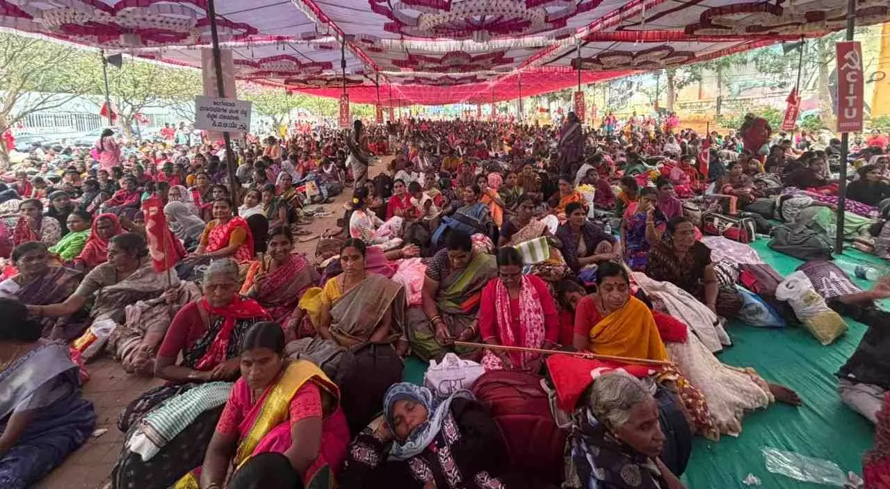 ಕೇಂದ್ರದ ವಿರುದ್ಧ ಅಂಗನವಾಡಿ ನೌಕರರ ಪ್ರತಿಭಟನೆ; ವಿವಿಧ ಬೇಡಿಕೆಗಳ ಈಡೇರಿಕೆಗೆ ಆಗ್ರಹ