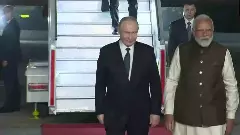 ದೆಹಲಿಗೆ ಬಂದಿಳಿದ ರಷ್ಯಾ ಅಧ್ಯಕ್ಷ ಪುಟಿನ್: ಒಂದೇ ಕಾರಿನಲ್ಲಿ ಪ್ರಯಾಣಿಸಿದ ಮೋದಿ-ಪುಟಿನ್