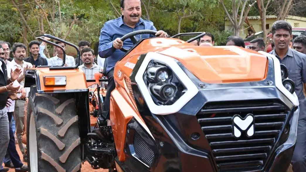 Good news for farmers Electric tractors will be available soon, 7 hours of work after 30 minutes of charging