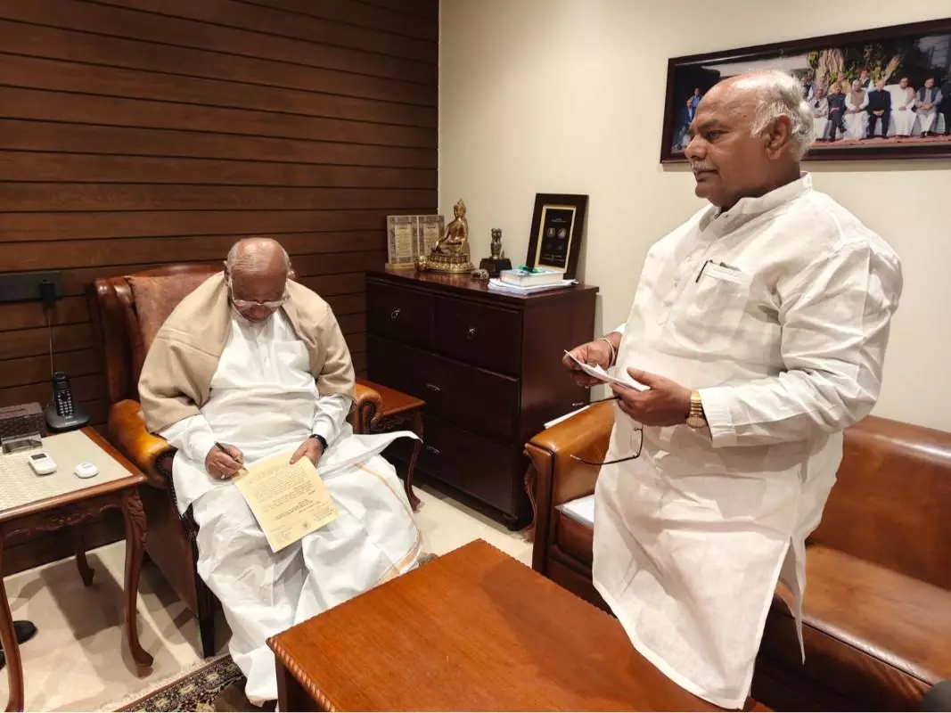 Request to Kharge to raise the issue of sugarcane and maize farmers in Parliament