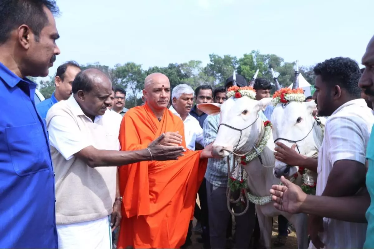 ಮಠಾಧೀಶರ ವಿರುದ್ಧ ಹೇಳಿಕೆ| ಆದಿಚುಂಚನಗಿರಿ ಶ್ರೀ ಬಳಿ ಬಹಿರಂಗ ಕ್ಷಮೆಯಾಚಿಸಿದ ಎಚ್‌ಡಿಕೆ