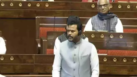 ಇಂಡಿಗೋ ಎಡವಟ್ಟು: ಕಠಿಣ ಕ್ರಮದ ಎಚ್ಚರಿಕೆ ನೀಡಿದ ಕೇಂದ್ರ ಸಚಿವ, 569 ಕೋಟಿ ರೂ. ಮರುಪಾವತಿ ಇಂಡಿಗೋ ಎಡವಟ್ಟು: ಕಠಿಣ ಕ್ರಮದ ಎಚ್ಚರಿಕೆ ನೀಡಿದ ಕೇಂದ್ರ ಸಚಿವ, 569 ಕೋಟಿ ರೂ. ಮರುಪಾವತಿ