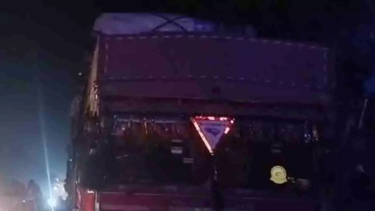 ಪ್ರಿ-ವೆಡ್ಡಿಂಗ್ ಫೋಟೋಶೂಟ್ ಮುಗಿಸಿ ಬರುವಾಗ ಲಾರಿ ಹರಿದು ಜೋಡಿ ಸಾವು ಪ್ರಿ-ವೆಡ್ಡಿಂಗ್ ಫೋಟೋಶೂಟ್ ಮುಗಿಸಿ ಬರುವಾಗ ಲಾರಿ ಹರಿದು ಜೋಡಿ ಸಾವು