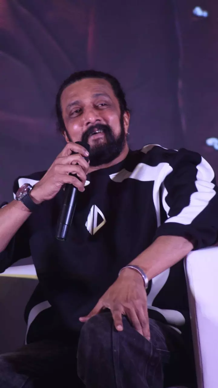 ಎರಡು ದೊಡ್ಡ ಚಿತ್ರಗಳು ಬಿಡುಗಡೆ ಆಗುತ್ತಿರುವುದರಿಂದ ಚಿತ್ರಮಂದಿರದವರು ಖುಷಿಯಾಗಿದ್ದಾರೆ: ಸುದೀಪ್ ಎರಡು ದೊಡ್ಡ ಚಿತ್ರಗಳು ಬಿಡುಗಡೆ ಆಗುತ್ತಿರುವುದರಿಂದ ಚಿತ್ರಮಂದಿರದವರು ಖುಷಿಯಾಗಿದ್ದಾರೆ: ಸುದೀಪ್