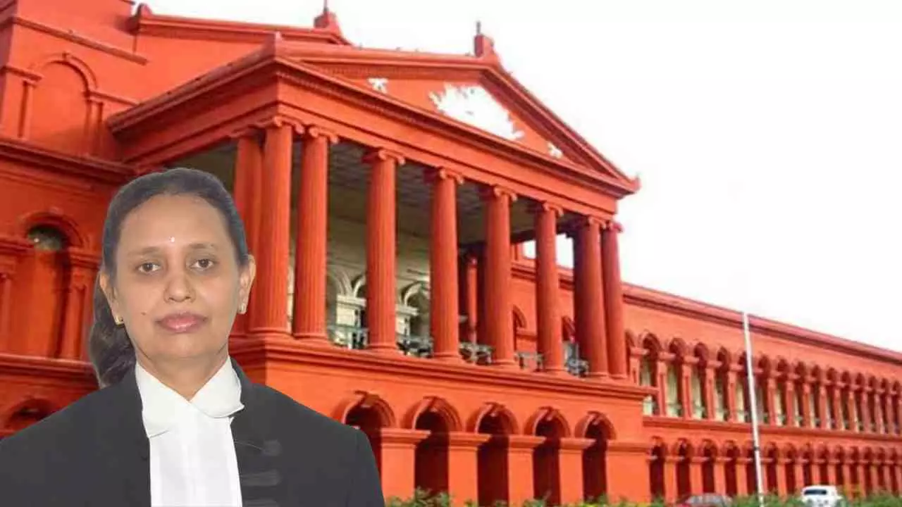 ಋತುಚಕ್ರ ರಜೆ ಆದೇಶ: ನೀಡಿದ್ದ ತಡೆಯಾಜ್ಞೆಯನ್ನು ಗಂಟೆಗಳಲ್ಲೇ ಹಿಂಪಡೆದ ಹೈಕೋರ್ಟ್ ಋತುಚಕ್ರ ರಜೆ ಆದೇಶ: ನೀಡಿದ್ದ ತಡೆಯಾಜ್ಞೆಯನ್ನು ಗಂಟೆಗಳಲ್ಲೇ ಹಿಂಪಡೆದ ಹೈಕೋರ್ಟ್