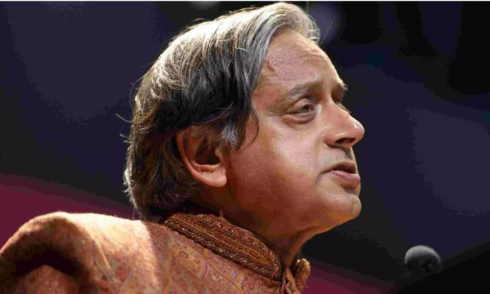 ಚೆಂಡನ್ನು ತಪ್ಪಿಸಿಕೊಂಡಂತೆ ಕಾಣುತ್ತಿದೆ:  ಶಶಿ ತರೂರ್