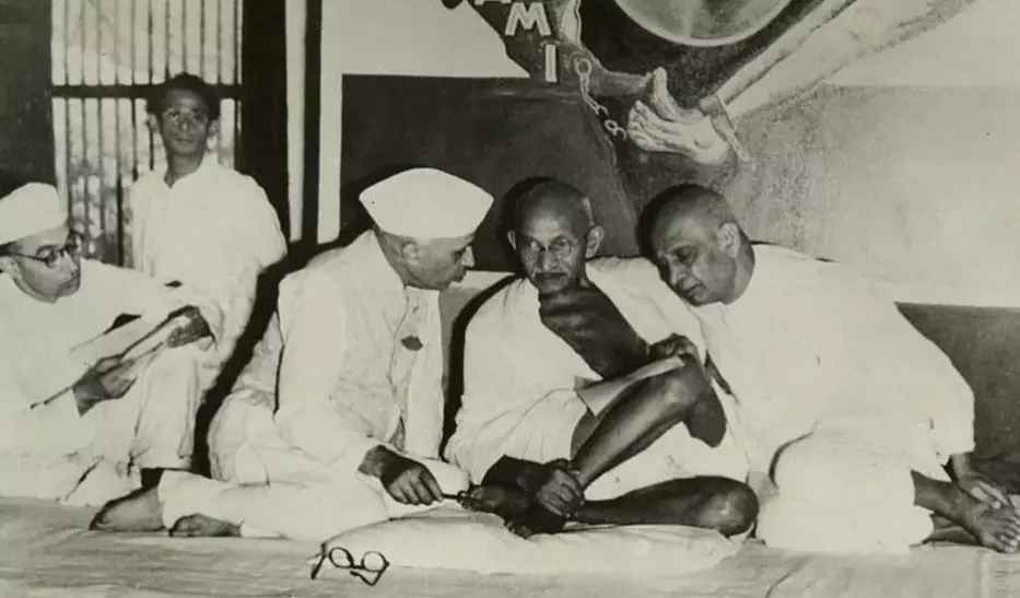 1949ರ ಅಯೋಧ್ಯೆ ಘಟನೆಯಲ್ಲಿ ನೆಹರೂ-ಪಟೇಲ್ ಪಾತ್ರ: ಇತಿಹಾಸ ತಿರುಚುವ ರಾಜನಾಥ್ ಸಿಂಗ್ 1949ರ ಅಯೋಧ್ಯೆ ಘಟನೆಯಲ್ಲಿ ನೆಹರೂ-ಪಟೇಲ್ ಪಾತ್ರ: ಇತಿಹಾಸ ತಿರುಚುವ ರಾಜನಾಥ್ ಸಿಂಗ್