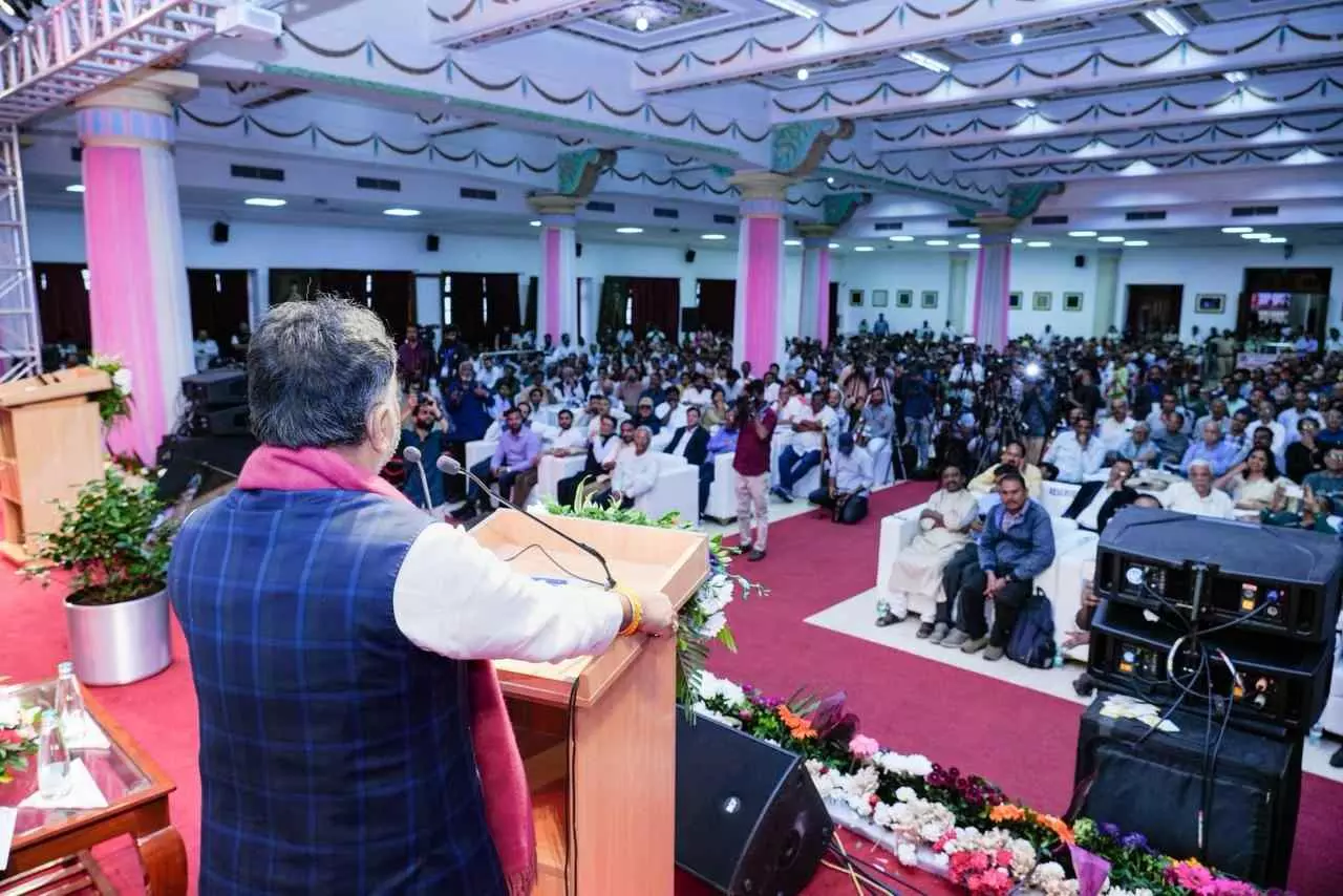 If you support us, we will stand by you: D.K. Shivakumars warning to apartment residents! If you support us, we will stand by you: D.K. Shivakumars warning to apartment residents!