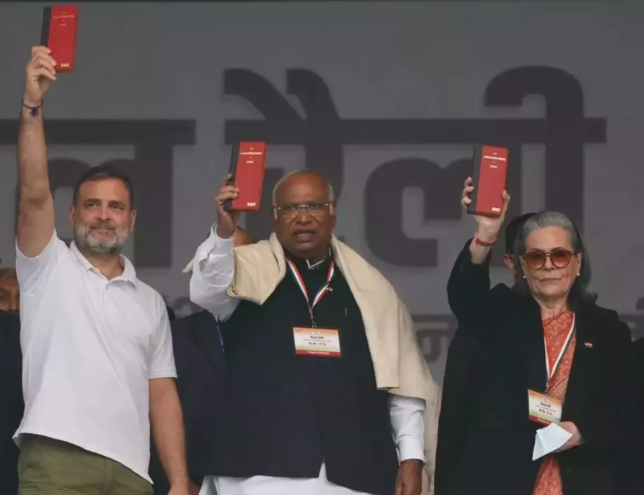 ‘ವೋಟ್ ಚೋರ್, ಗದ್ದಿ ಛೋಡ್’‘ ರ್ಯಾಲಿ| ಬಿಜೆಪಿ ಮತಗಳ್ಳತನಕ್ಕೆ ಚುನಾವಣಾ ಆಯೋಗ ಸಾಥ್ - ರಾಹುಲ್ ಗಾಂಧಿ ಆರೋಪ ‘ವೋಟ್ ಚೋರ್, ಗದ್ದಿ ಛೋಡ್’‘ ರ್ಯಾಲಿ| ಬಿಜೆಪಿ ಮತಗಳ್ಳತನಕ್ಕೆ ಚುನಾವಣಾ ಆಯೋಗ ಸಾಥ್ - ರಾಹುಲ್ ಗಾಂಧಿ ಆರೋಪ