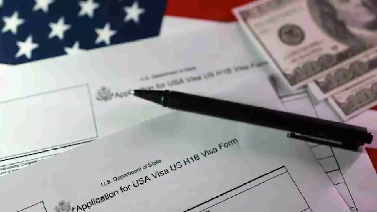 H1-B ವೀಸಾ ಪಡೆಯೋದು ಸುಲಭವಿಲ್ಲ… ಇಂದಿನಿಂದಲೇ ಹೊಸ ನಿಯಮ ಜಾರಿ H1-B ವೀಸಾ ಪಡೆಯೋದು ಸುಲಭವಿಲ್ಲ… ಇಂದಿನಿಂದಲೇ ಹೊಸ ನಿಯಮ ಜಾರಿ