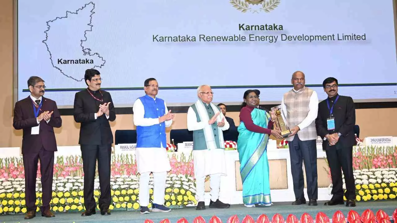 ಇಂಧನ ಸಂರಕ್ಷಣೆಯಲ್ಲಿ ಕರ್ನಾಟಕಕ್ಕೆ ಅಗ್ರಸ್ಥಾನ: ರಾಷ್ಟ್ರಪತಿಗಳಿಂದ ಪ್ರತಿಷ್ಠಿತ ಪ್ರಶಸ್ತಿ ಸ್ವೀಕರಿಸಿದ ಕ್ರೆಡಲ್ ಇಂಧನ ಸಂರಕ್ಷಣೆಯಲ್ಲಿ ಕರ್ನಾಟಕಕ್ಕೆ ಅಗ್ರಸ್ಥಾನ: ರಾಷ್ಟ್ರಪತಿಗಳಿಂದ ಪ್ರತಿಷ್ಠಿತ ಪ್ರಶಸ್ತಿ ಸ್ವೀಕರಿಸಿದ ಕ್ರೆಡಲ್