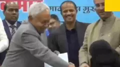 ವೈದ್ಯೆಯ ಹಿಜಾಬ್‌ ಎಳೆದ ನಿತೀಶ್‌ ಕುಮಾರ್‌! ವಿಡಿಯೋ ಫುಲ್‌ ವೈರಲ್‌