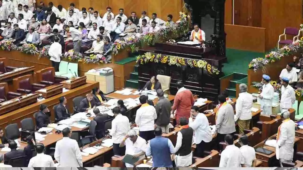 ದ್ವೇಷ ಭಾಷಣ ತಡೆ ಮಸೂದೆ ಇಂದು ಅಂಗೀಕಾರ? ಸರ್ಕಾರದ ವಿರುದ್ಧ ಮುಗಿಬೀಳಲು ವಿಪಕ್ಷ ಸಜ್ಜು ದ್ವೇಷ ಭಾಷಣ ತಡೆ ಮಸೂದೆ ಇಂದು ಅಂಗೀಕಾರ? ಸರ್ಕಾರದ ವಿರುದ್ಧ ಮುಗಿಬೀಳಲು ವಿಪಕ್ಷ ಸಜ್ಜು