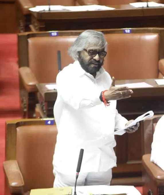 ರಾಜ್ಯದಲ್ಲಿ 6395 ಆನೆ ಮತ್ತು 563 ಹುಲಿಗಳು: ಸಚಿವ ಈಶ್ವರ್ ಖಂಡ್ರೆ ರಾಜ್ಯದಲ್ಲಿ 6395 ಆನೆ ಮತ್ತು 563 ಹುಲಿಗಳು: ಸಚಿವ ಈಶ್ವರ್ ಖಂಡ್ರೆ