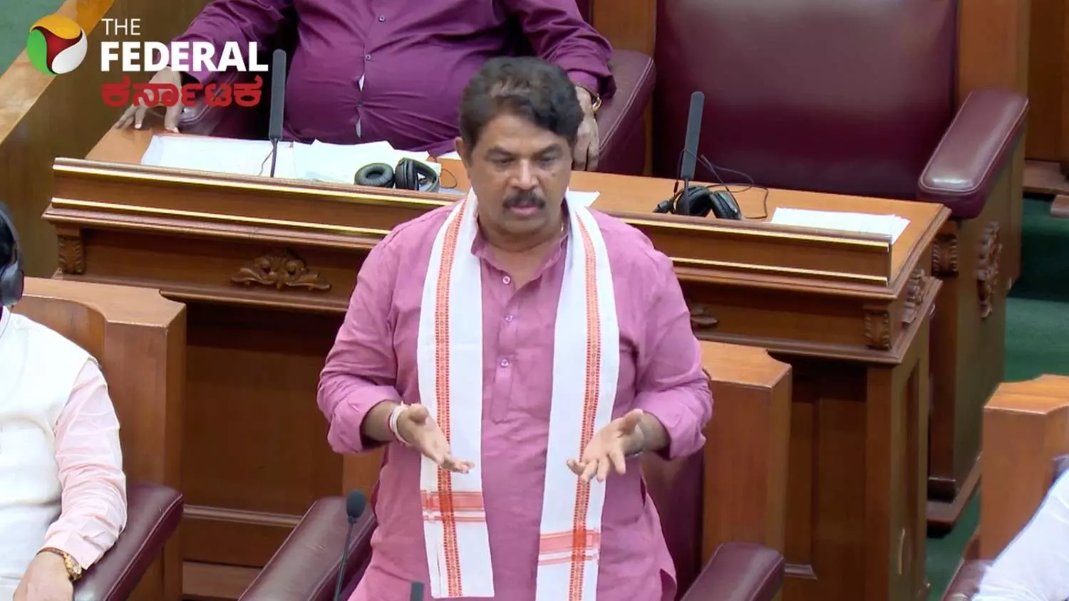 ʼಪೊಲೀಸರೇ ಕಳ್ಳರಾಗಿದ್ದಾರೆ, ಜೈಲಿನಲ್ಲಿ ಭಯೋತ್ಪಾದಕರಿಗೆ ರಾಜಾತಿಥ್ಯʼ: ಸದನದಲ್ಲಿ ಪ್ರತಿಪಕ್ಷ ದಾಳಿ ʼಪೊಲೀಸರೇ ಕಳ್ಳರಾಗಿದ್ದಾರೆ, ಜೈಲಿನಲ್ಲಿ ಭಯೋತ್ಪಾದಕರಿಗೆ ರಾಜಾತಿಥ್ಯʼ: ಸದನದಲ್ಲಿ ಪ್ರತಿಪಕ್ಷ ದಾಳಿ