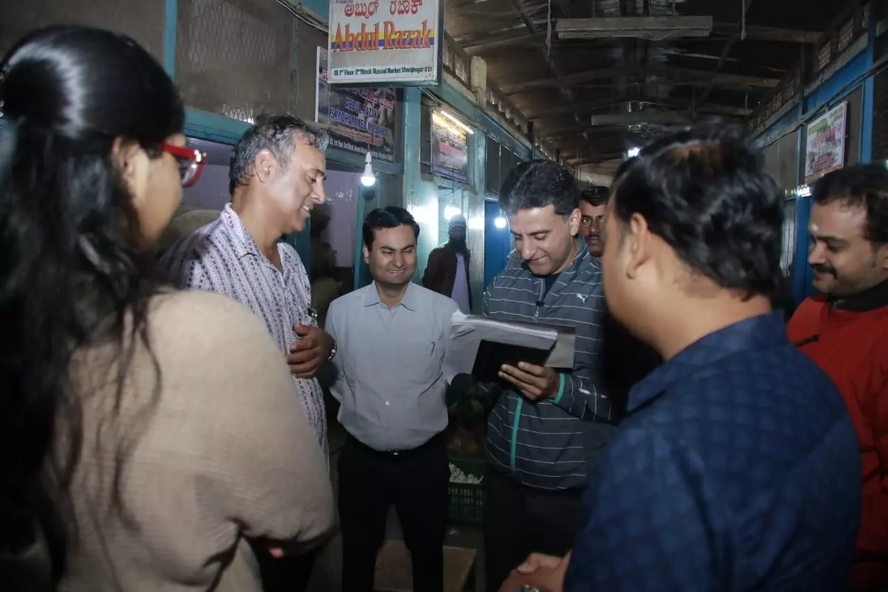 ರಸೆಲ್ ಮಾರುಕಟ್ಟೆ ನವೀಕರಣಕ್ಕೆ ಚಾಲನೆ: ಕೂಡಲೇ ಟೆಂಡರ್ ಕರೆಯಲು ಬಿಬಿಎಂಪಿ ಆಯುಕ್ತರ ಸೂಚನೆ ರಸೆಲ್ ಮಾರುಕಟ್ಟೆ ನವೀಕರಣಕ್ಕೆ ಚಾಲನೆ: ಕೂಡಲೇ ಟೆಂಡರ್ ಕರೆಯಲು ಬಿಬಿಎಂಪಿ ಆಯುಕ್ತರ ಸೂಚನೆ