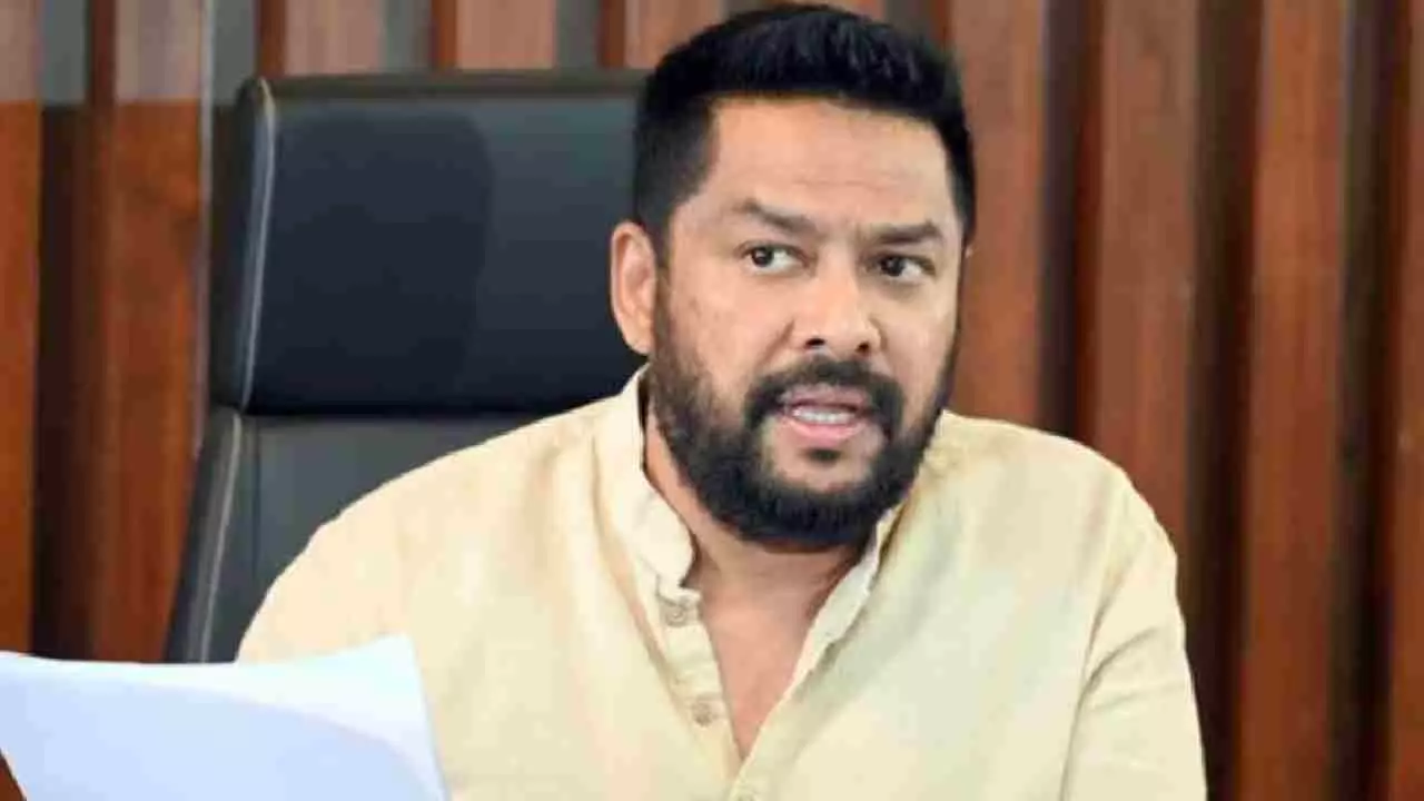 ಮಾಜಿ ಸಚಿವ ಬಿ.ನಾಗೇಂದ್ರ ಇಡಿ ಶಾಕ್! 8.07 ಕೋಟಿ ರೂ. ಮೌಲ್ಯದ ಆಸ್ತಿ ಜಪ್ತಿ ಮಾಜಿ ಸಚಿವ ಬಿ.ನಾಗೇಂದ್ರ ಇಡಿ ಶಾಕ್! 8.07 ಕೋಟಿ ರೂ. ಮೌಲ್ಯದ ಆಸ್ತಿ ಜಪ್ತಿ