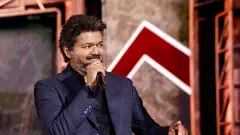 ವಿಜಯ್‌ ಫ್ಯಾನ್ಸ್‌ ದಾಂಧಲೆ; ಬಟ್ಟೆ ಎಳೆದಾಡಿ ಹುಚ್ಚಾಟ- ಏರ್‌ಪೋರ್ಟ್‌ನಲ್ಲಿ ಜಾರಿ ಬಿದ್ದ ನಟ