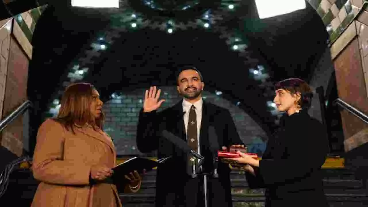 ನ್ಯೂಯಾರ್ಕ್‌ನ ಮೊದಲ ಮುಸ್ಲಿಂ ಮೇಯರ್ ಜೋಹ್ರಾನ್ ಮಮ್ದಾನಿ; ಕುರಾನ್‌ ಮೇಲೆ ಕೈ ಇಟ್ಟು ಪ್ರಮಾಣ ವಚನ