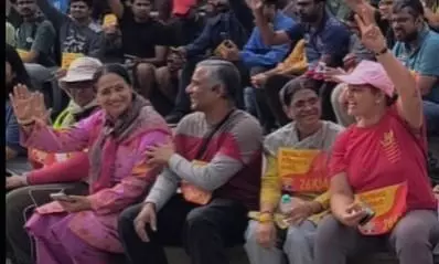 ಫುಟ್‌ಪಾತ್ ಮೇಲೆ ಹೆಜ್ಜೆ ಹಾಕಿದ ಅಧಿಕಾರಿಗಳು-ನಾಗರಿಕರು: 26 ಕಿ.ಮೀ. ಸಾಗಿತು ವಾಕಲೂರು ಅಭಿಯಾನ