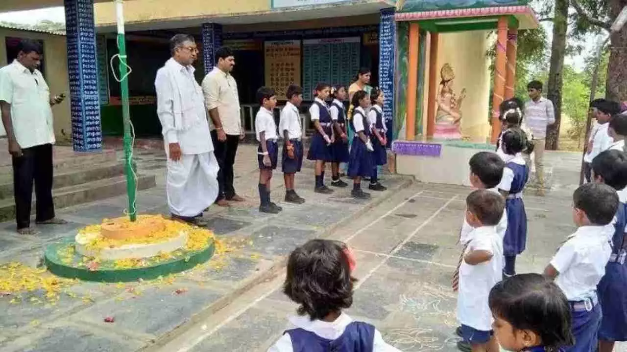 ರಾಜಸ್ಥಾನದ ಸರ್ಕಾರಿ ಶಾಲೆಗಳಲ್ಲಿ ಇನ್ನು ‘ಸುದ್ದಿ ಪತ್ರಿಕೆ’ಯೇ ಮೊದಲ ಗುರು! ರಾಜಸ್ಥಾನದ ಸರ್ಕಾರಿ ಶಾಲೆಗಳಲ್ಲಿ ಇನ್ನು ‘ಸುದ್ದಿ ಪತ್ರಿಕೆ’ಯೇ ಮೊದಲ ಗುರು!